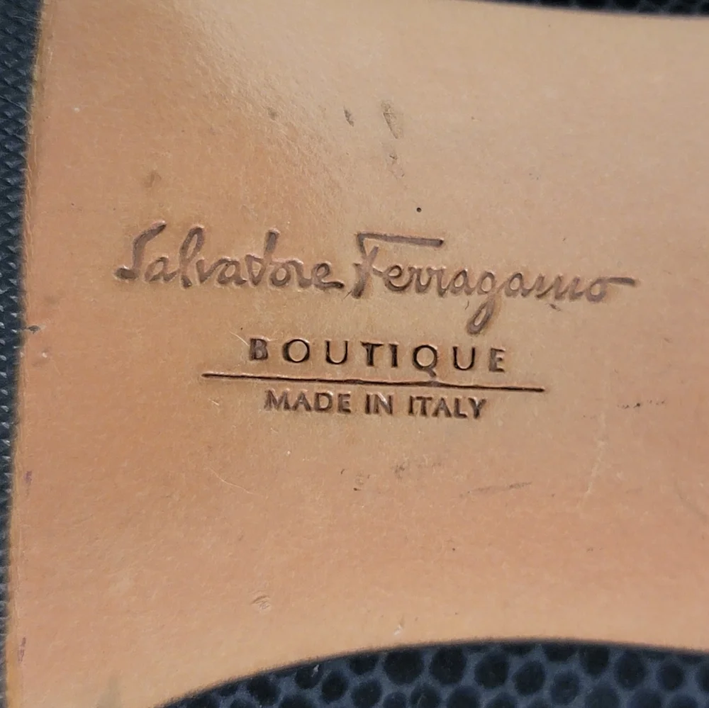 Vintage Salvatore Ferragamo Black Pebble Textured Suede Low Heel Pumps Italy 9B